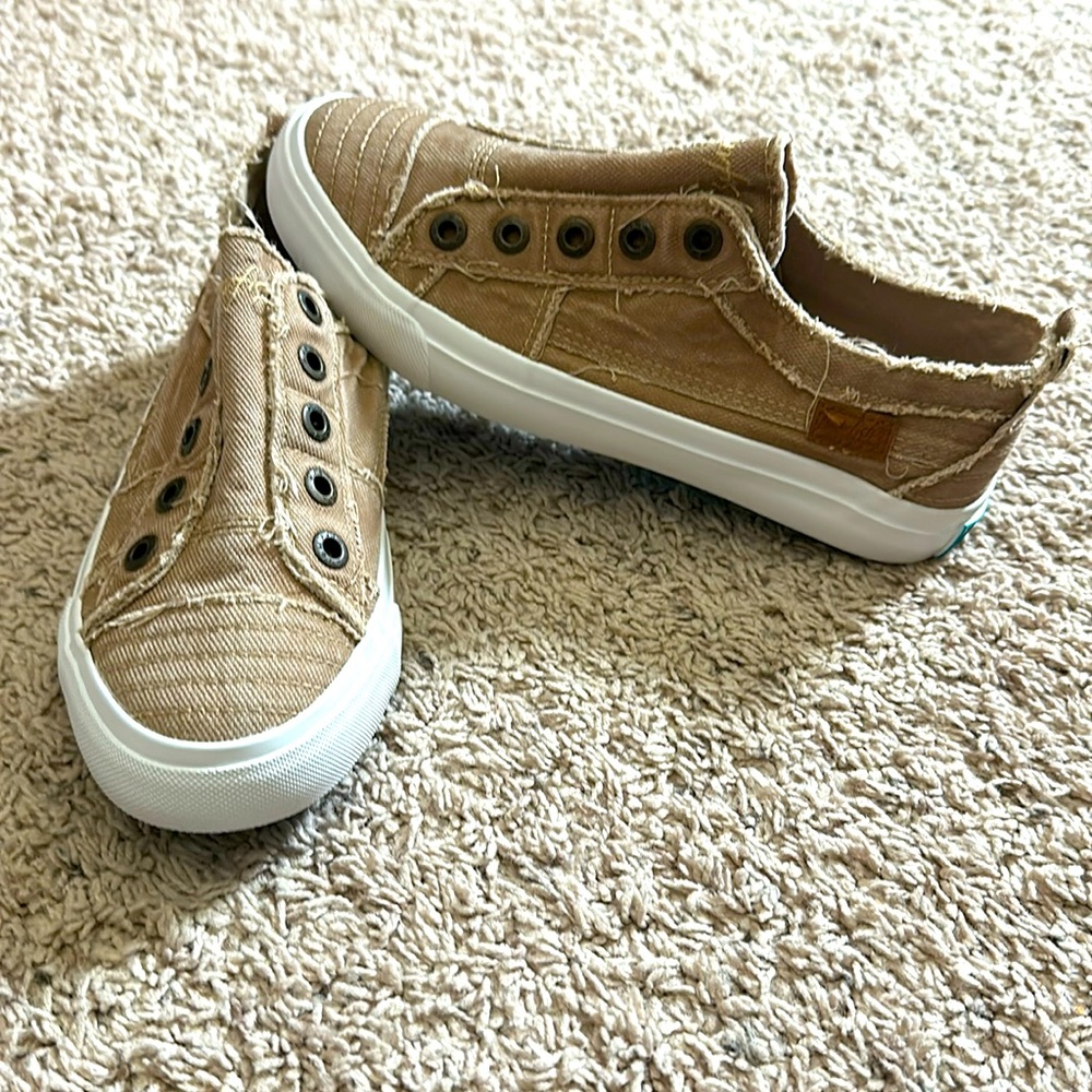 Blow fish shoes sold !